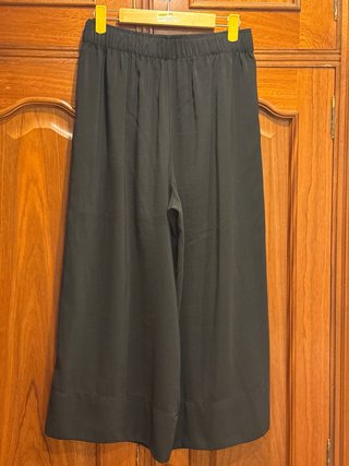 Pantalón Zara negro fluido talla M