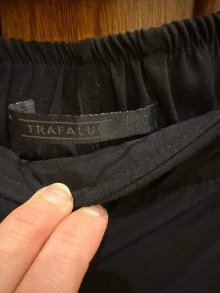 Pantalón Zara negro fluido talla M
