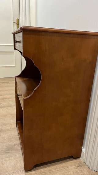 Mueble recibidor clásico de madera