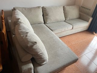 Sofá chaise longue beige claro
