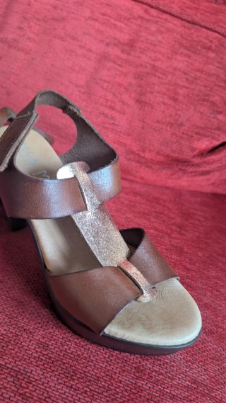 Sandalias de piel talla 37 color marrón y cobre