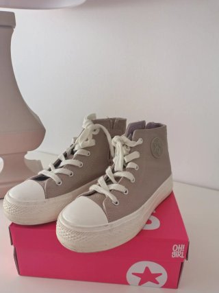 Deportivas altas tipo Converse beige