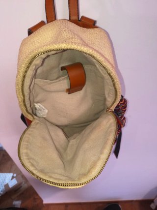 Mochila de paja y cuero color marrón