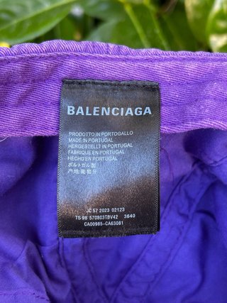Gorra Balenciaga Lila estado maravilloso