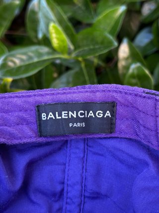 Gorra Balenciaga Lila estado maravilloso