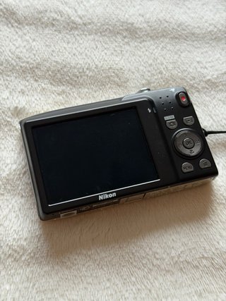 Nikon Coolpix S3100 Camara Digital Dorada con caja