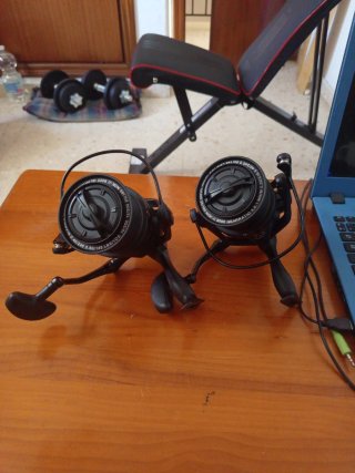 2 carretes de surfcasting o Carpfhis.