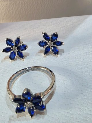 Conjunto Pandora Anillo y Pendientes Flor Azul