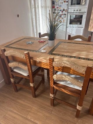 Sillas de madera maciza con asiento de yute