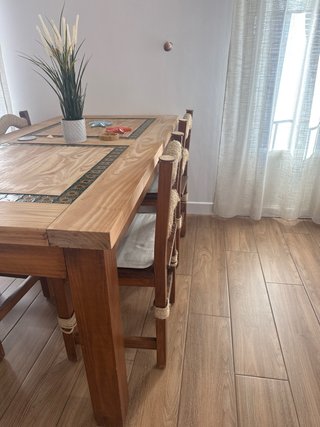 Sillas de madera maciza con asiento de yute