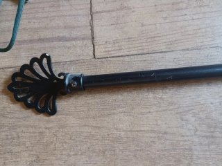 Barra de cortina negra con detalles