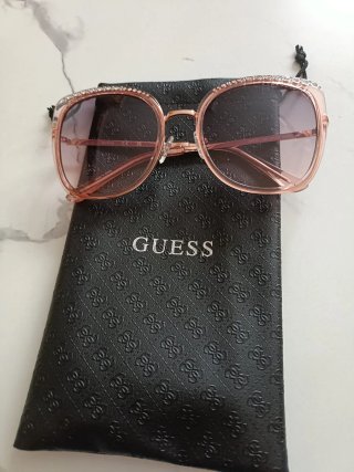 Gafas de sol Guess doradas y rosas