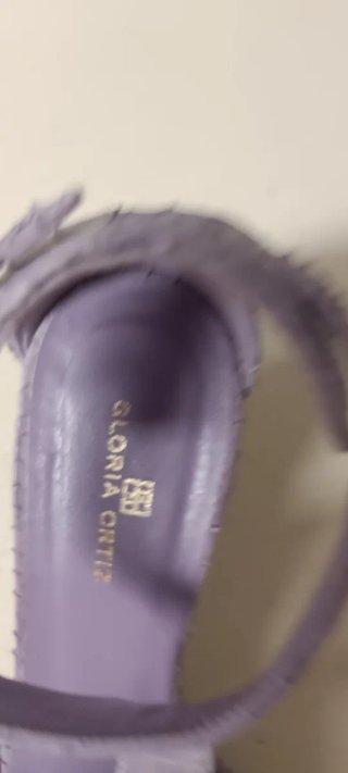 Sandalias de tacón moradas