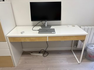 Escritorio Ikea Blanco y Abedul 2 Cajones