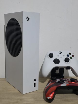 Xbox Series S Blanca + 2 Mandos
