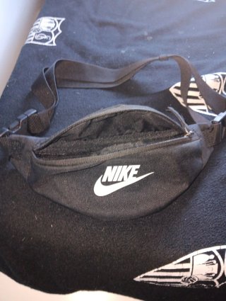Riñonera Nike Negra