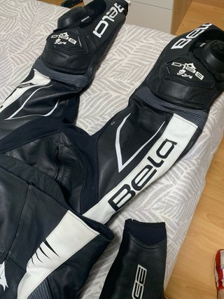Mono de moto Bela