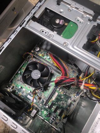 Torre PC HP Negra para Piezas