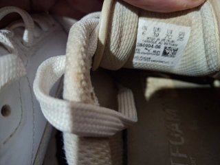 Zapatillas Puma Blancas y Doradas