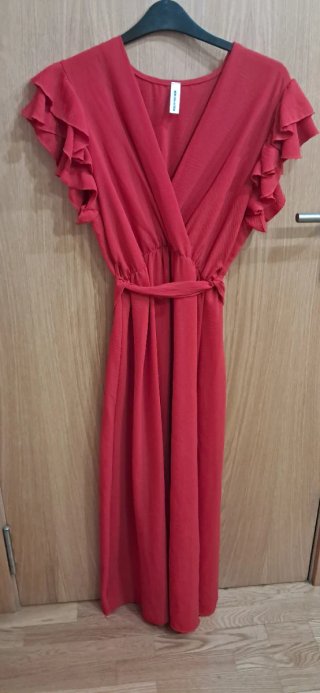 Vestido rojo largo con volantes