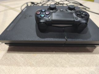 PS4 (PlayStation 4) Negra + Mando