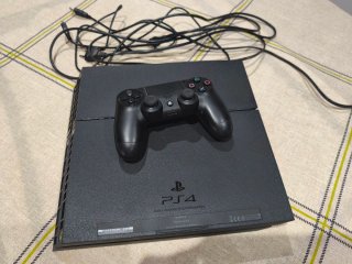 PS4 (PlayStation 4) Negra + Mando