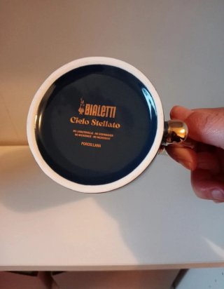 Tazza con iniziale B