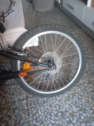 Bicicleta B'Twin Roja - Freno Izquierdo a Revisar