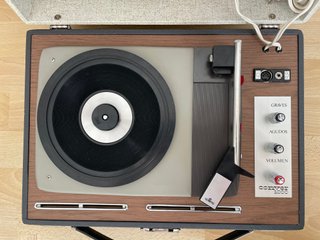 Giradischi portatile vintage Conver 1000