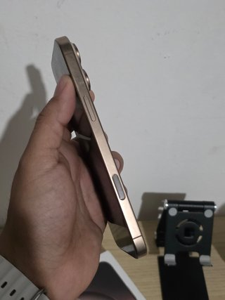 iPhone 16 Pro Max Dorado