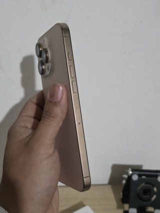 iPhone 16 Pro Max Dorado
