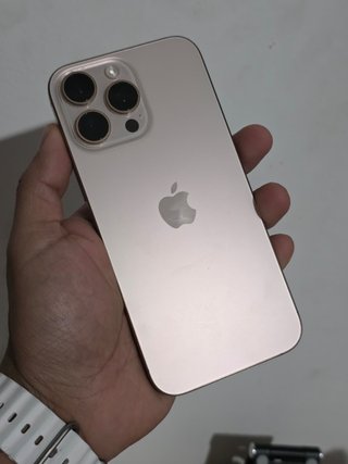 iPhone 16 Pro Max Dorado