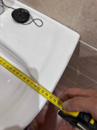 Lavabo con pie y grifería