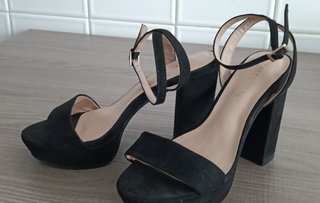 Sandalias de tacón negras