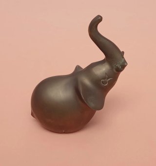 Figura de elefante de bronce