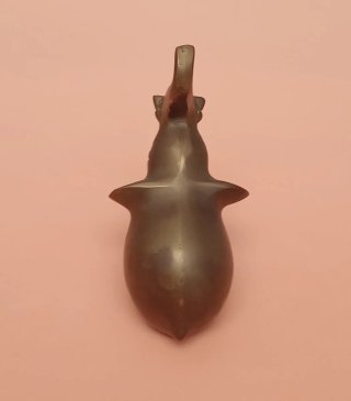 Figura de elefante de bronce