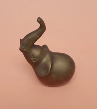 Figura de elefante de bronce