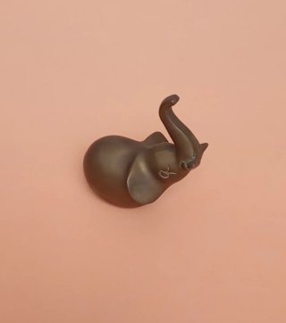 Figura de elefante de bronce