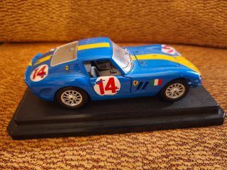 Bburago Ferrari 250 GTO 1962 Azul
