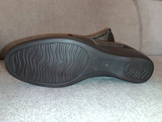 Zapatos de piel cómodos dorados y plateados