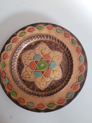 Plato decorativo artesanal pintado a mano