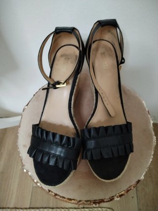 Cuñas Michael Kors Negras y Beige