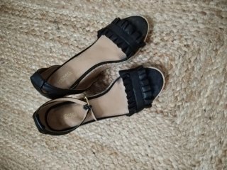 Cuñas Michael Kors Negras y Beige