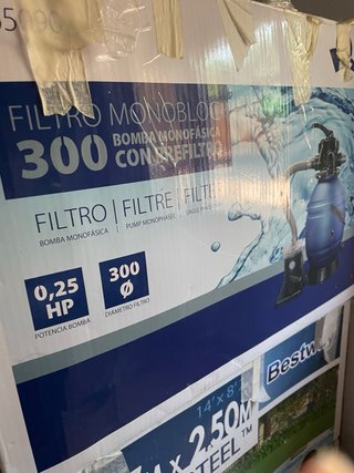 Piscina , depuradora y robot limpieza