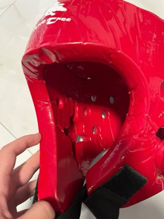 Casco de boxeo rojo