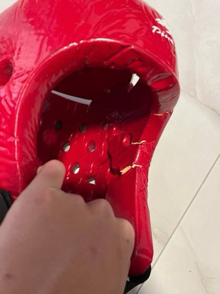 Casco de boxeo rojo