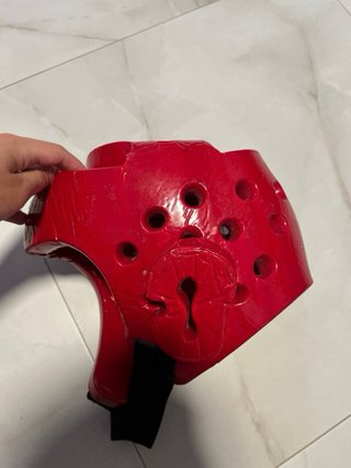 Casco de boxeo rojo