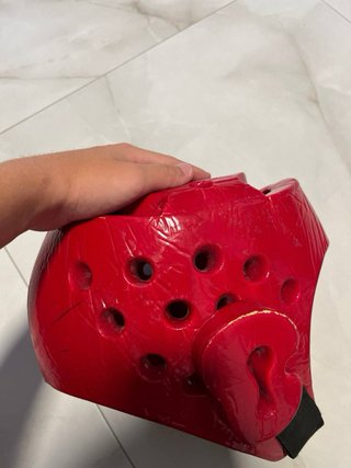 Casco de boxeo rojo