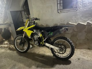 Suzuki RM-Z450 Motocross Moto