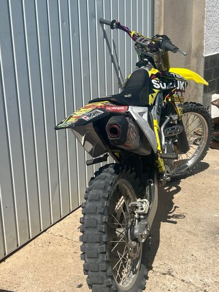 Suzuki RM-Z450 Motocross Moto